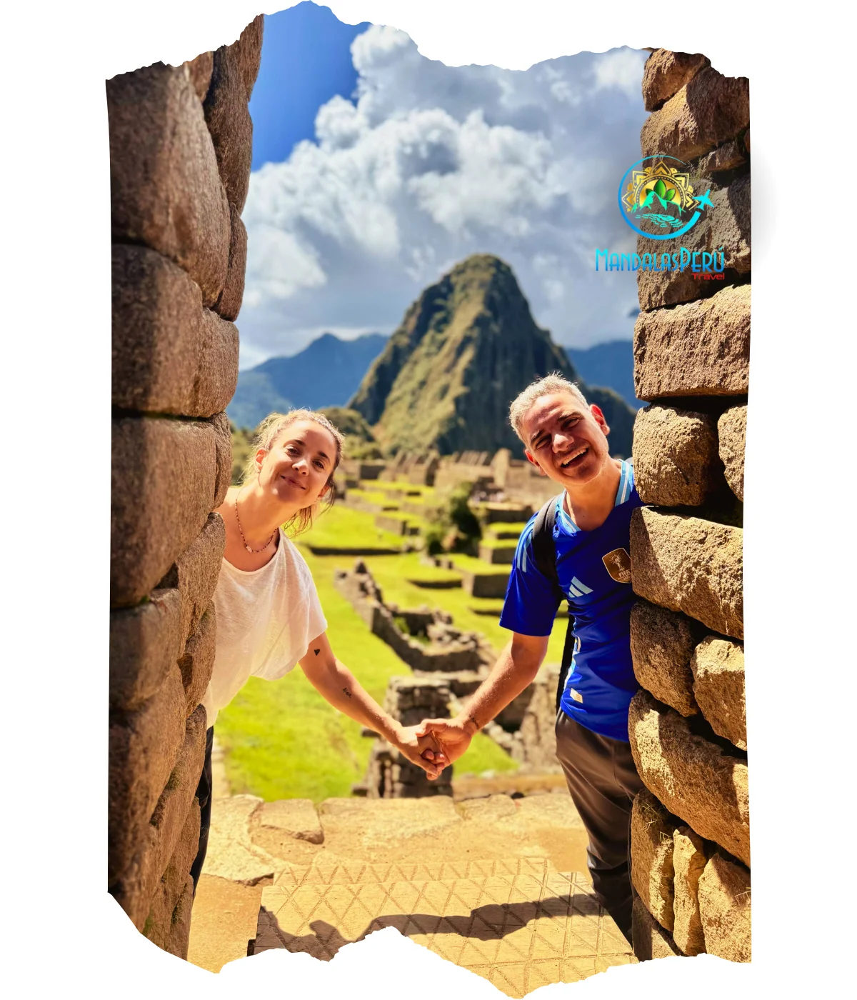 Fotografía de Portada en Machu Picchu junto con Viajeros